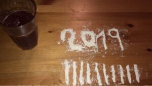 Snort 10 lines of cocaine during the new year's countdown and goes to the hospital